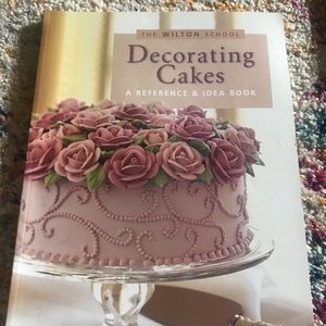 Wilton Decorating cake Cookbook
